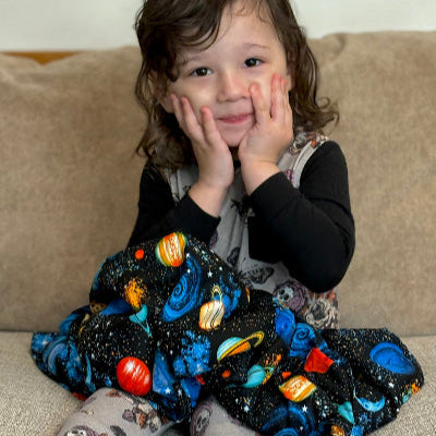 kids weighted lap pad with planets on it